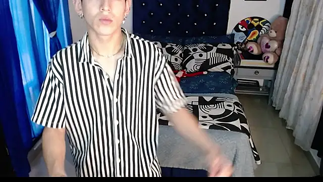 Snapshot of Yorsamm_and_friends chatting on 10.31.25 Yorsamm and friends online show from 10.31.25