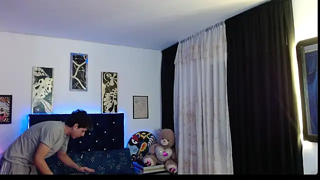 Snapshot of Yorsamm_and_friends chatting on 11.13.25 Yorsamm and friends online show from 11.13.25