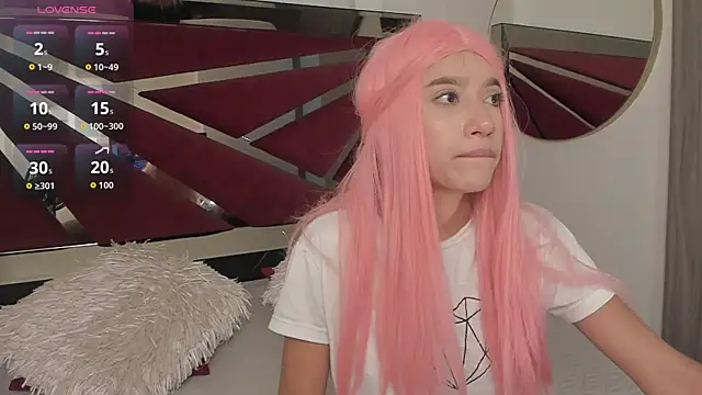 Snapshot of EmmaCarther chatting on 10.31.25 EmmaCarther online show from 10.31.25