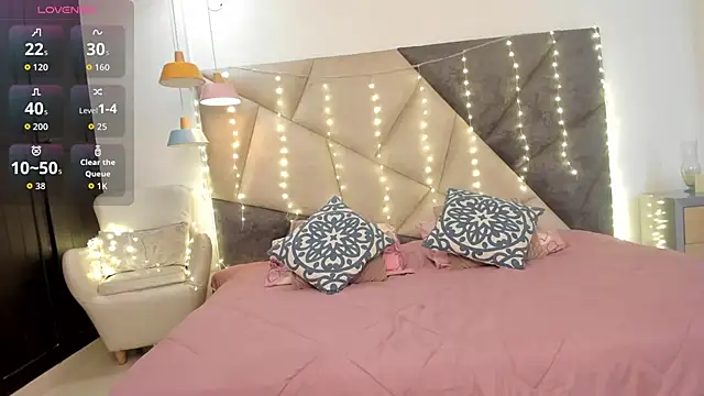 Snapshot of EmmaCarther chatting on 11.07.25 EmmaCarther online show from 11.07.25