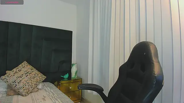 Snapshot of EmmaCarther chatting on 11.11.25 EmmaCarther online show from 11.11.25