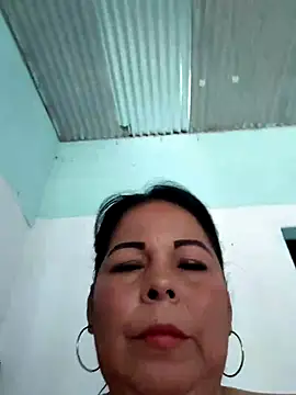 Snapshot of mother2-divorced chatting on 10.25.25 mother2-divorced online show from 10.25.25