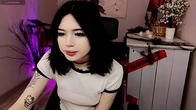 Emma Kirks online show from 10.30.25