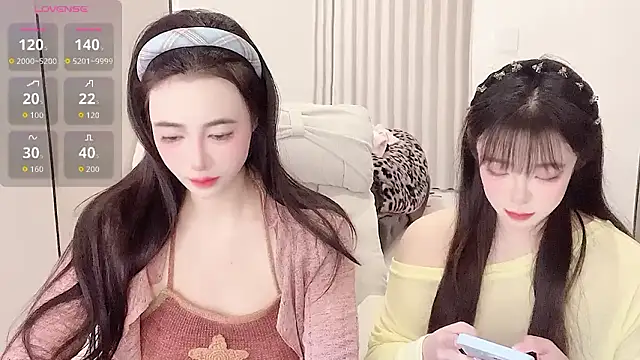 Snapshot of Follyise chatting on 02.04.26 Follyise online show from 02.04.26