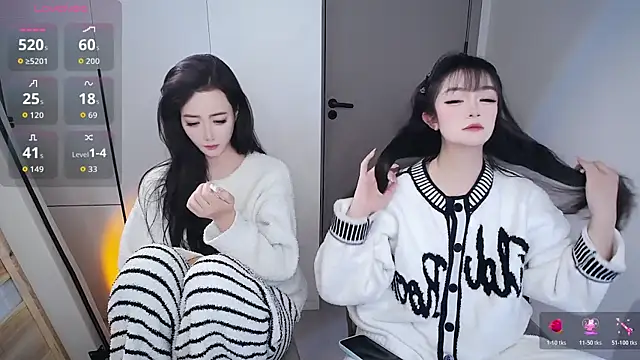 Snapshot of Follyise chatting on 02.13.26 Follyise online show from 02.13.26