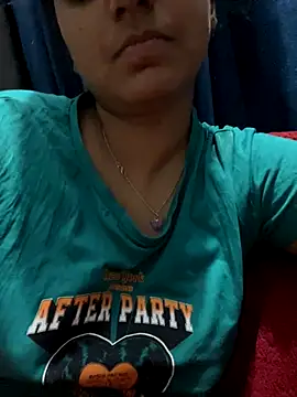 Snapshot of Cute_Marina chatting on 11.22.25 Cute Marina online show from 11.22.25