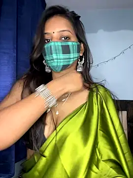 Snapshot of Cute_Marina chatting on 11.24.25 Cute Marina online show from 11.24.25