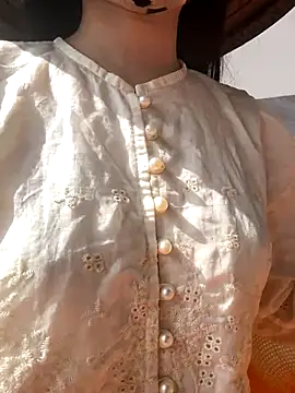 Snapshot of Emily-y chatting on 12.02.25 Emily-y online show from 12.02.25