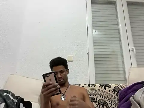 Snapshot of Albert_Madrid chatting on 11.26.25 Albert Madrid online show from 11.26.25