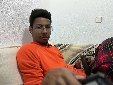 Snapshot of Albert_Madrid chatting on 11.28.25 Albert Madrid online show from 11.28.25