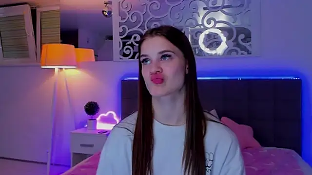 LuisaClover online show from 03.29.26