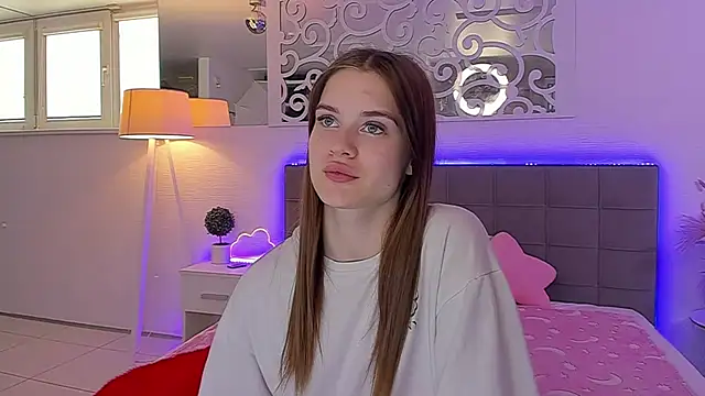 LuisaClover online show from 06.03.26