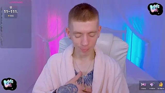 Snapshot of Cristian__Dior chatting on 12.05.25 Cristian Dior online show from 12.05.25