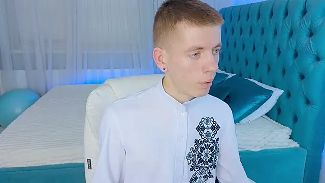 Snapshot of Cristian__Dior chatting on 02.08.26 Cristian Dior online show from 02.08.26