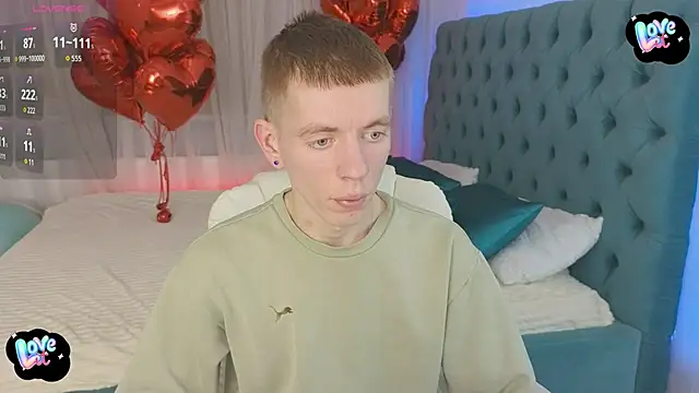 Snapshot of Cristian__Dior chatting on 02.13.26 Cristian Dior online show from 02.13.26