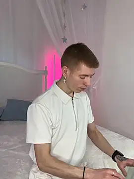 Snapshot of Cristian__Dior chatting on 02.21.26 Cristian Dior online show from 02.21.26