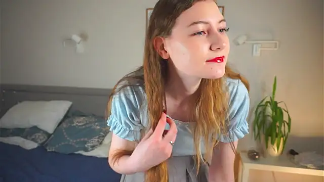 Snapshot of MegganKinson chatting on 11.04.25 MegganKinson online show from 11.04.25