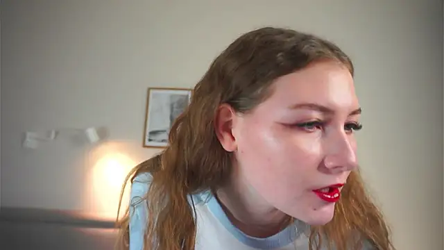 Snapshot of MegganKinson chatting on 11.10.25 MegganKinson online show from 11.10.25