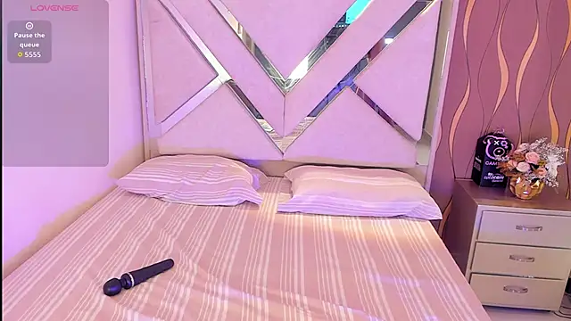 Snapshot of iam_nicolle chatting on 11.05.25 iam nicolle online show from 11.05.25