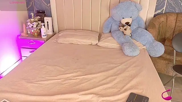 Snapshot of iam_nicolle chatting on 11.20.25 iam nicolle online show from 11.20.25