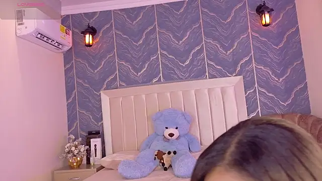 Snapshot of iam_nicolle chatting on 11.28.25 iam nicolle online show from 11.28.25