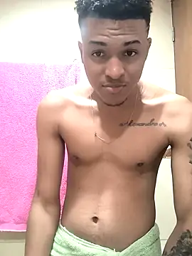 Snapshot of NeyDavid142 chatting on 12.04.25 NeyDavid142 online show from 12.04.25