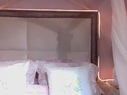 Snapshot of _valuu chatting on 11.18.25 valuu online show from 11.18.25