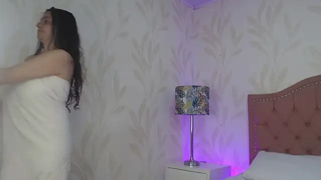 Snapshot of Emmy_Palacios chatting on 10.31.25 Emmy Palacios online show from 10.31.25