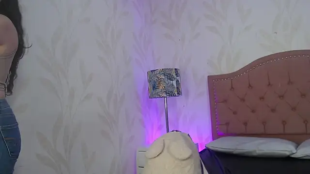 Snapshot of Emmy_Palacios chatting on 11.28.25 Emmy Palacios online show from 11.28.25