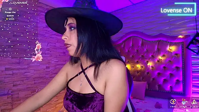 Roxanne Han online show from 10.30.25