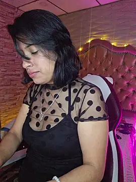 Roxanne Han online show from 11.23.25