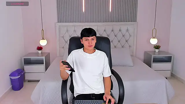 Maxii18  online show from 12.15.25