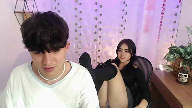 Snapshot of Cassie_and_Jonah chatting on 10.27.25 Cassie and Jonah online show from 10.27.25