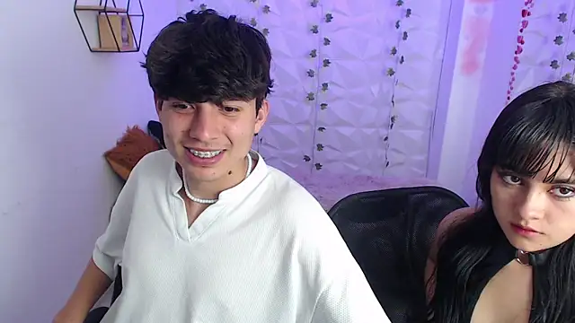 Snapshot of Cassie_and_Jonah chatting on 11.26.25 Cassie and Jonah online show from 11.26.25