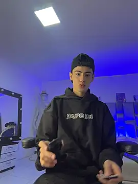 Sebastian Reed online show from 02.17.26