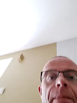 Snapshot of Breizh5605 chatting on 10.26.25 Breizh5605 online show from 10.26.25