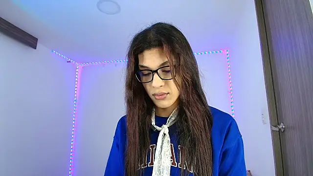 Snapshot of Arimoonn chatting on 03.28.26 Arimoonn online show from 03.28.26