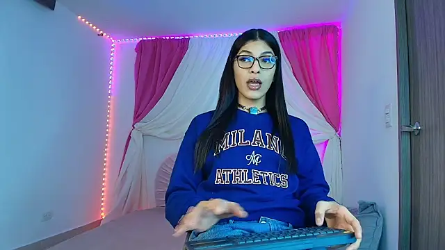 Snapshot of Arimoonn chatting on 04.07.26 Arimoonn online show from 04.07.26