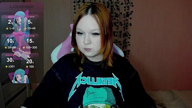 Snapshot of Lovly_Vixen chatting on 10.27.25 Lovly Vixen online show from 10.27.25