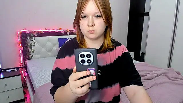 Snapshot of Lovly_Vixen chatting on 11.22.25 Lovly Vixen online show from 11.22.25