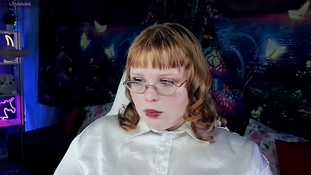 Snapshot of LottieReed chatting on 12.03.25 LottieReed online show from 12.03.25