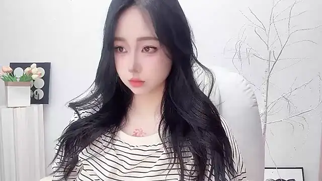 Snapshot of Love-hanzaizai718 chatting on 12.17.25 Love-hanzaizai718 online show from 12.17.25