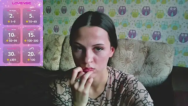 Snapshot of Ilussionmoon chatting on 10.23.25 Ilussionmoon online show from 10.23.25