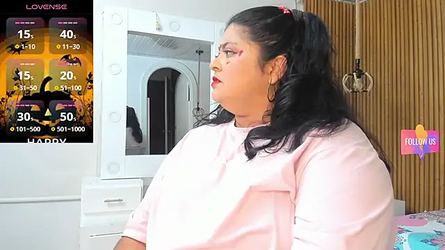 Hanna curvy  online show from 10.29.25