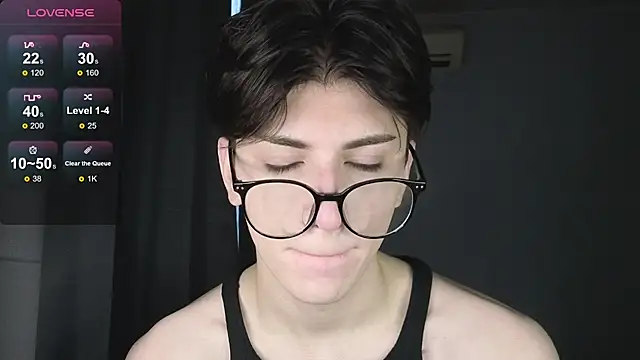 Snapshot of Oliver_star_boy_ chatting on 11.27.25 Oliver star boy online show from 11.27.25