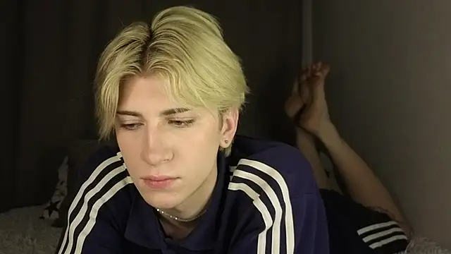 Oliver star boy  online show from 06.04.26