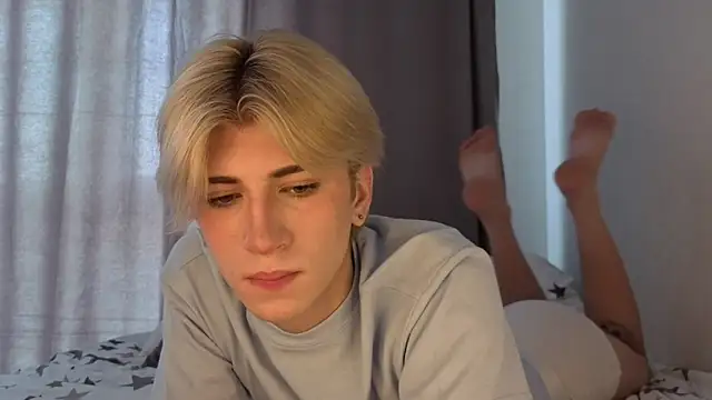 Oliver star boy  online show from 06.12.26