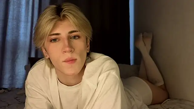Oliver star boy  online show from 06.19.26