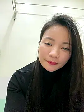 Bee Yellow00 online show from 12.05.25