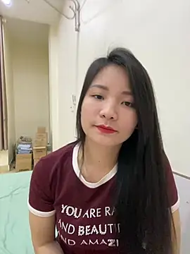 Bee Yellow00 online show from 02.27.26